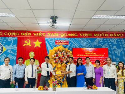 Lãnh đạo Thành phố Đà Nẵng thăm trường nhân kỷ niệm Ngày Nhà Giáo Việt Nam 20/11