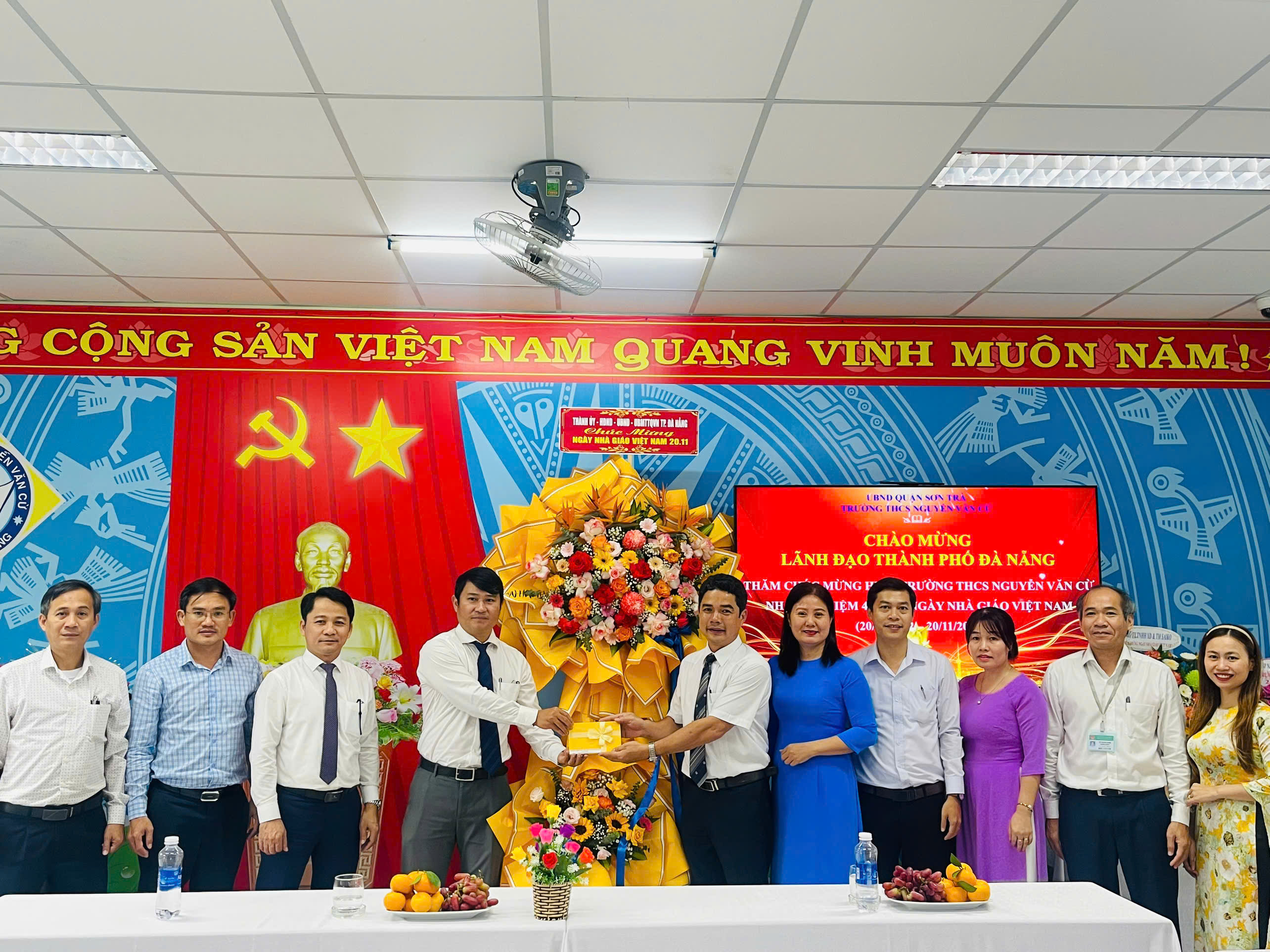 Lãnh đạo Thành phố Đà Nẵng thăm trường nhân kỷ niệm Ngày Nhà Giáo Việt Nam 20/11