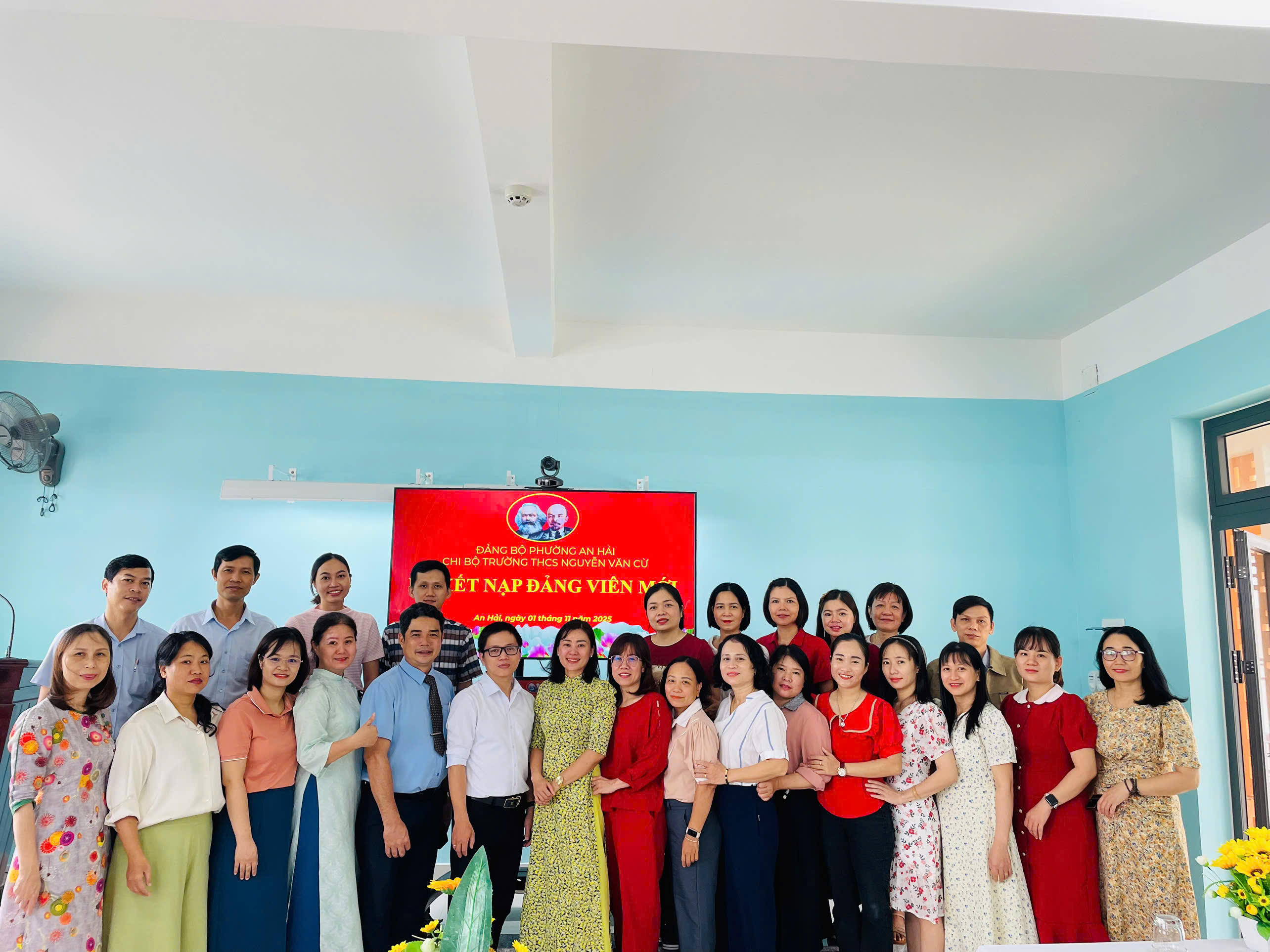 LỄ KẾT NẠP ĐẢNG VIÊN MỚI